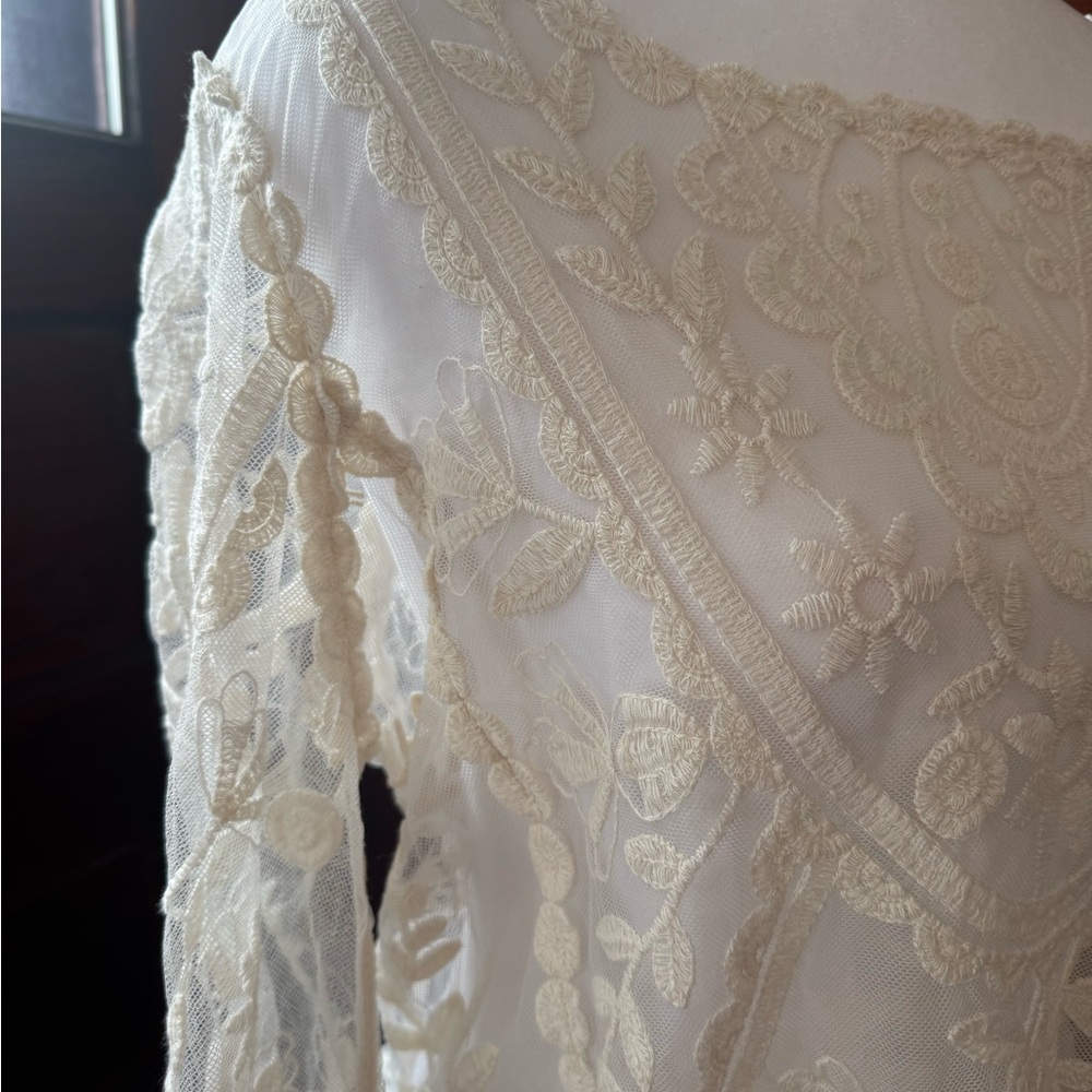 Cream Floral Lace Top- lace sleeves layering sheer - Picture 2 of 3
